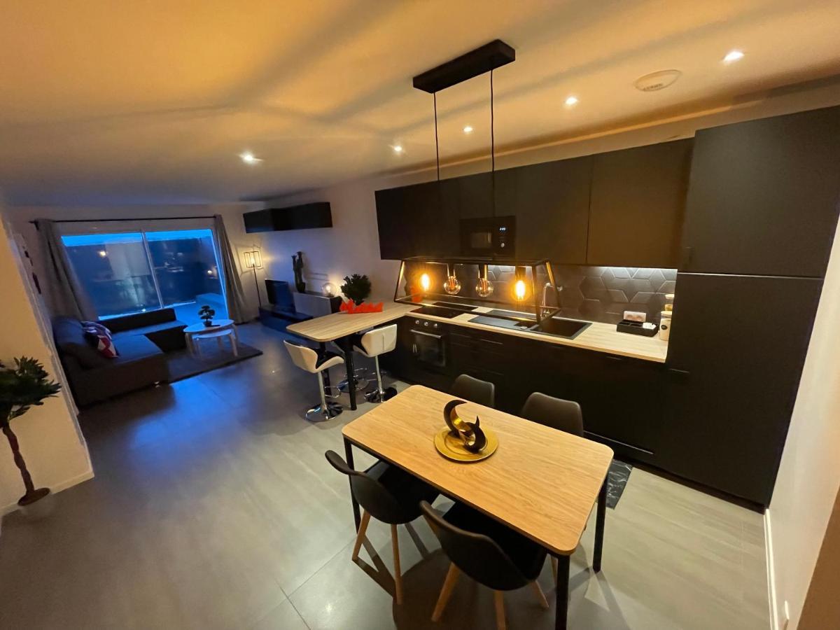 Gold Cocoon T3 74M2 Proche Centre Ville Villejust Dış mekan fotoğraf